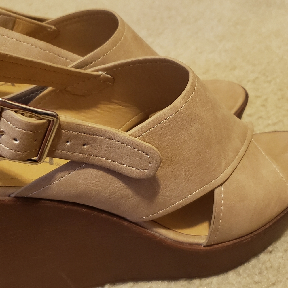 Size 8 wedges